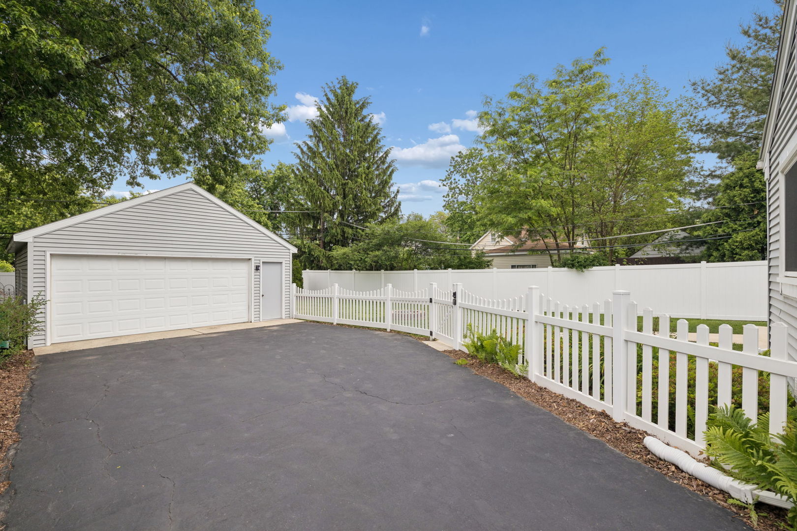 573 S Chase Avenue, Lombard, IL 60148