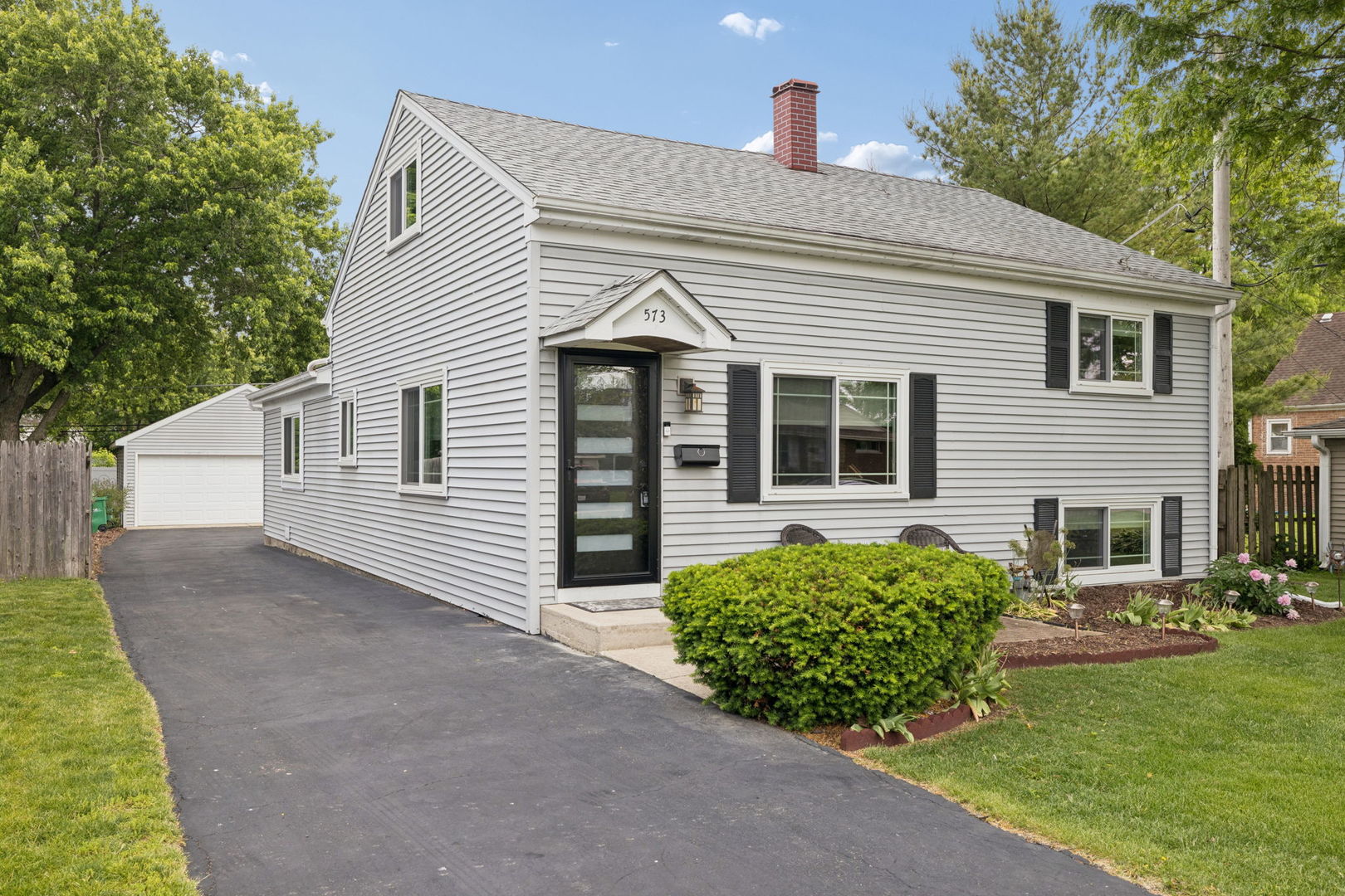 573 S Chase Avenue, Lombard, IL 60148