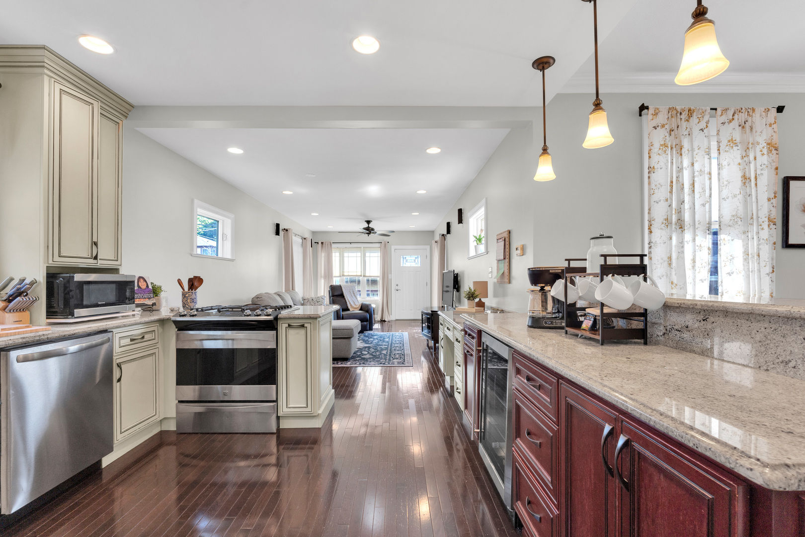10520 S Hamilton Avenue, Chicago, IL 60643