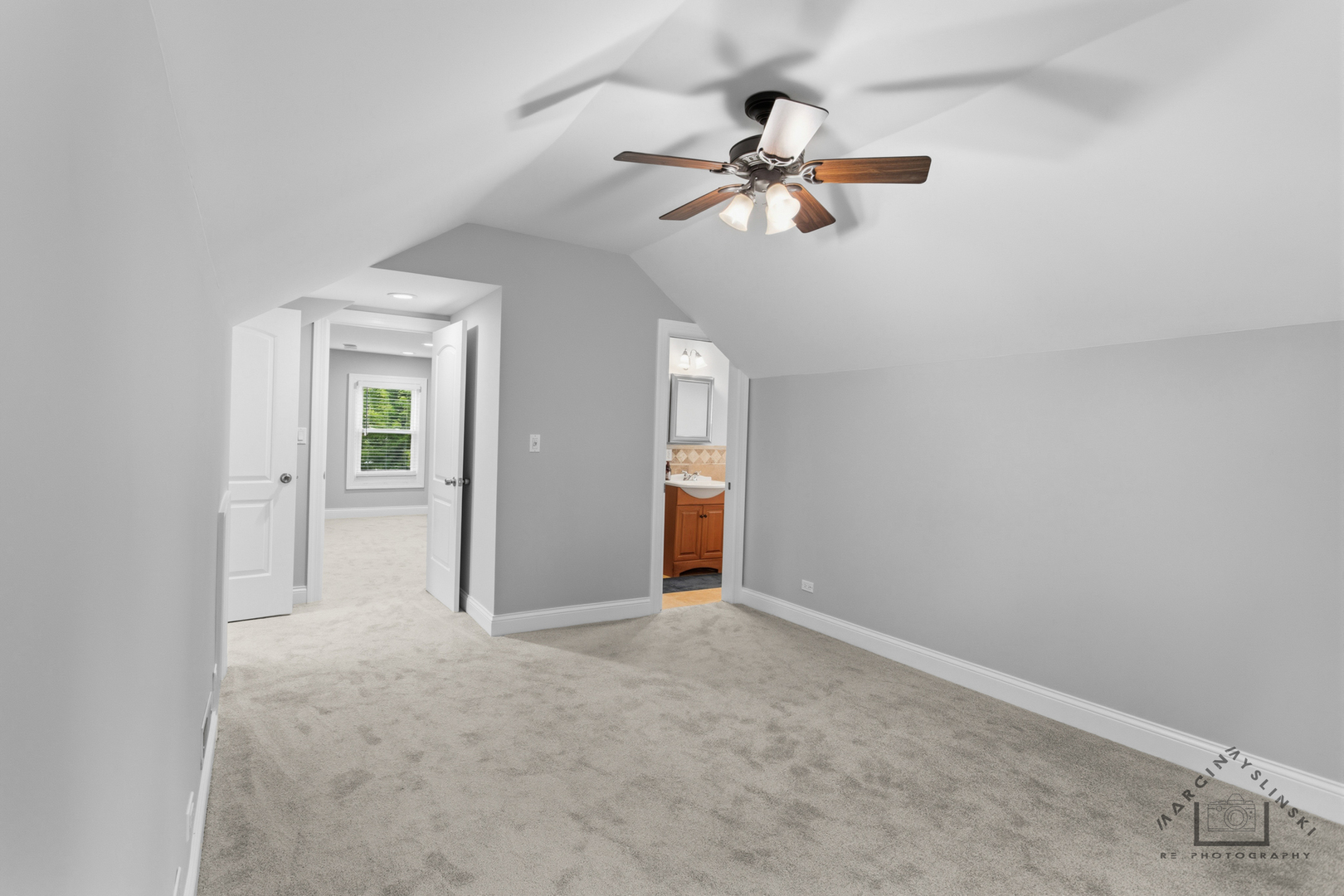 5010 W Newport Avenue, Chicago, IL 60641