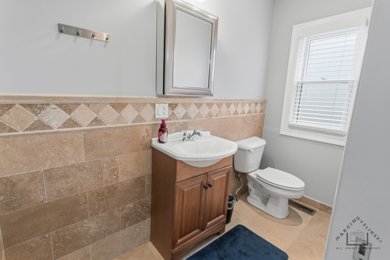 5010 W Newport Avenue, Chicago, IL 60641