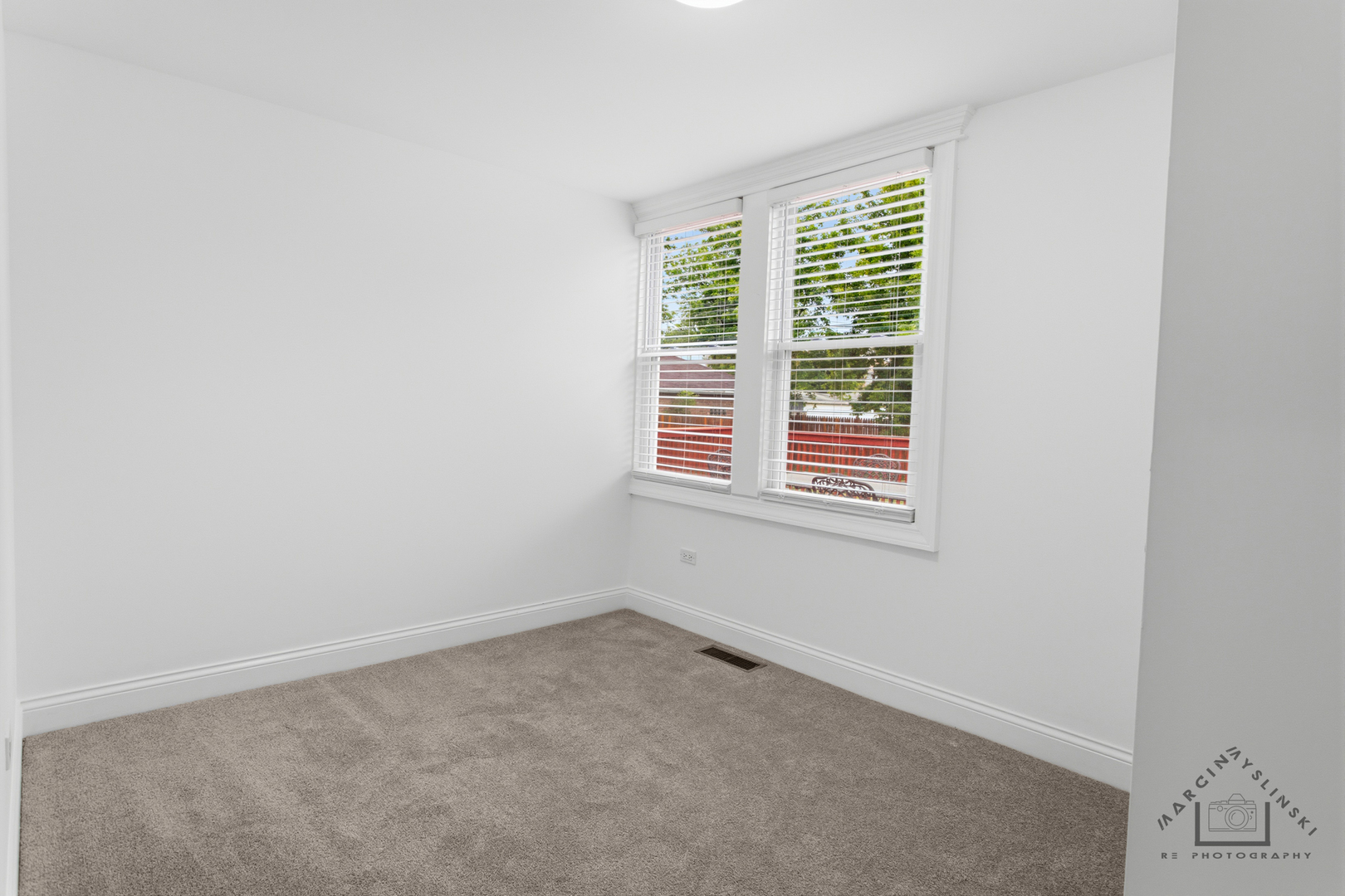5010 W Newport Avenue, Chicago, IL 60641