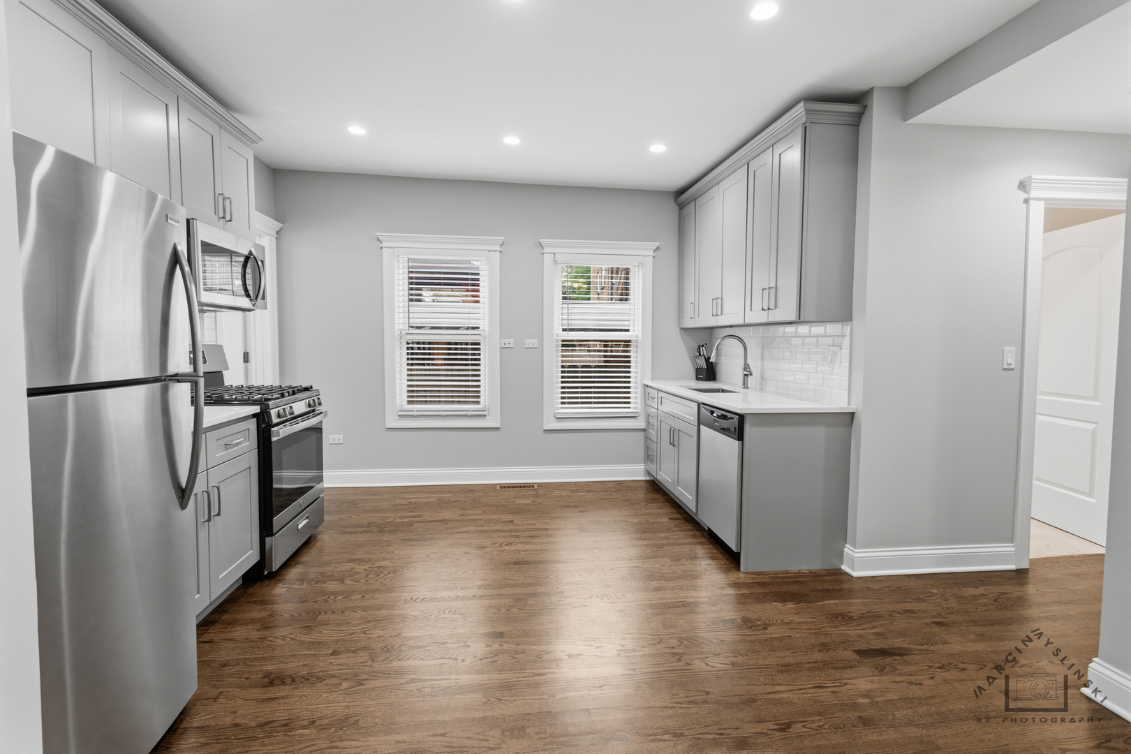 5010 W Newport Avenue, Chicago, IL 60641