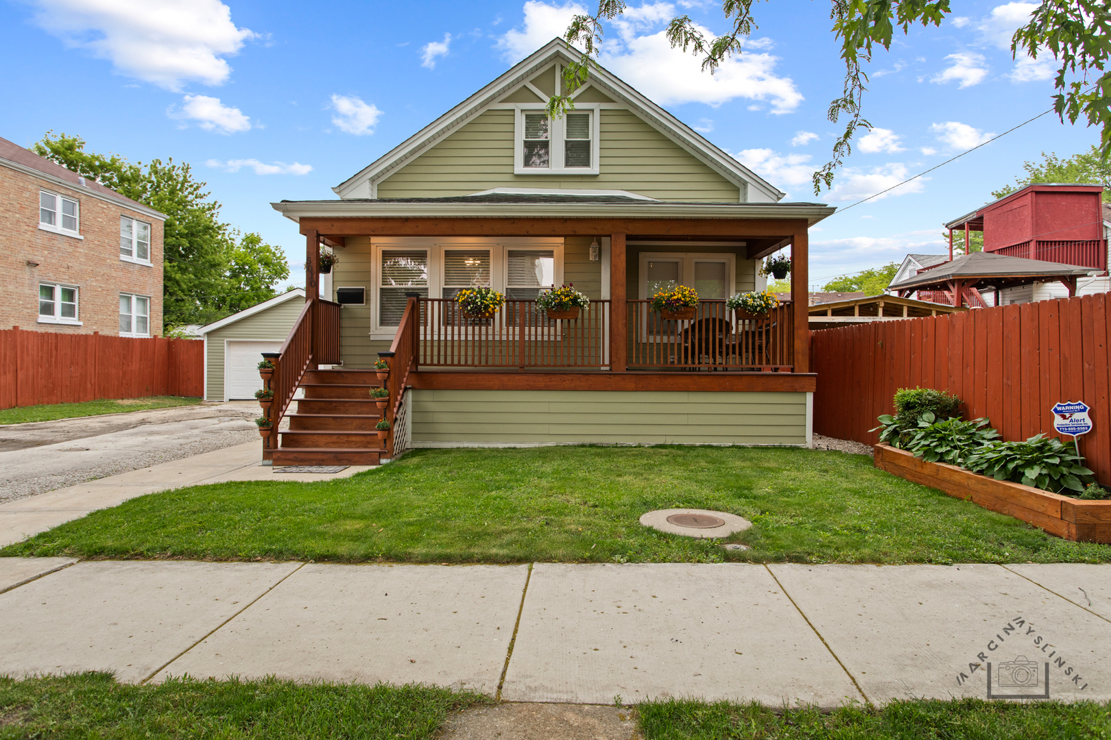5010 W Newport Avenue, Chicago, IL 60641