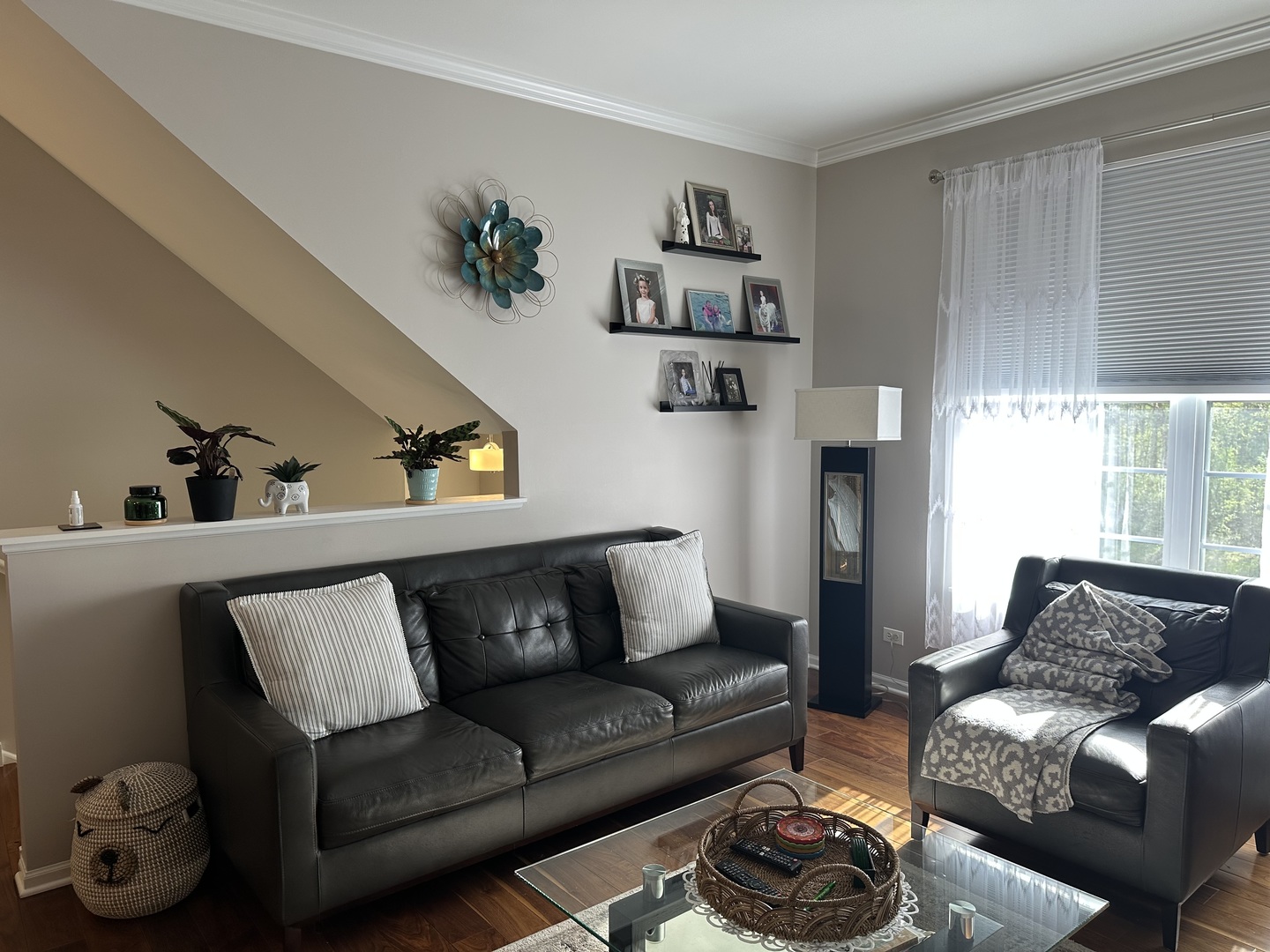 172 N East River Road #R, Des Plaines, IL 60016