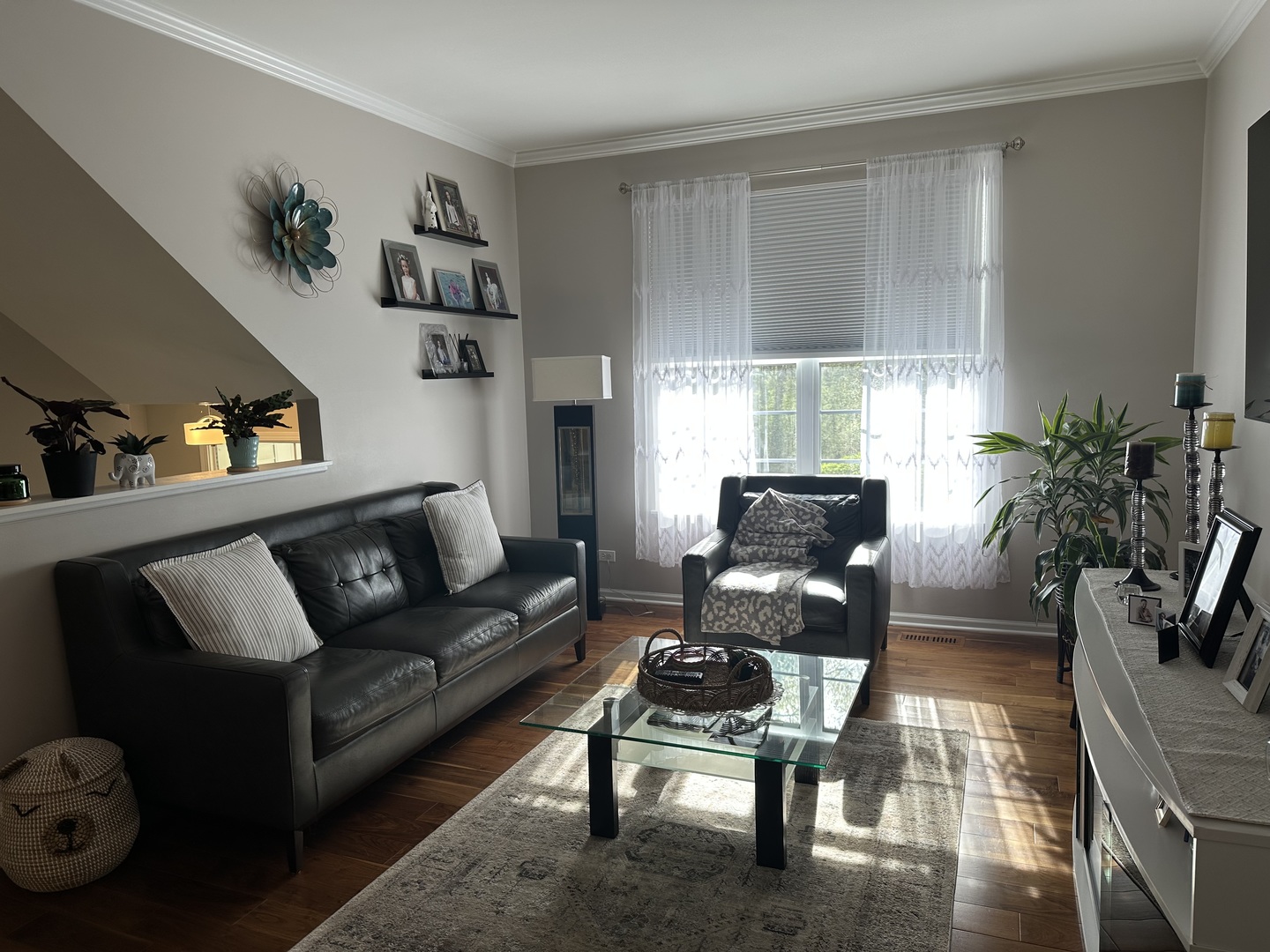 172 N East River Road #R, Des Plaines, IL 60016