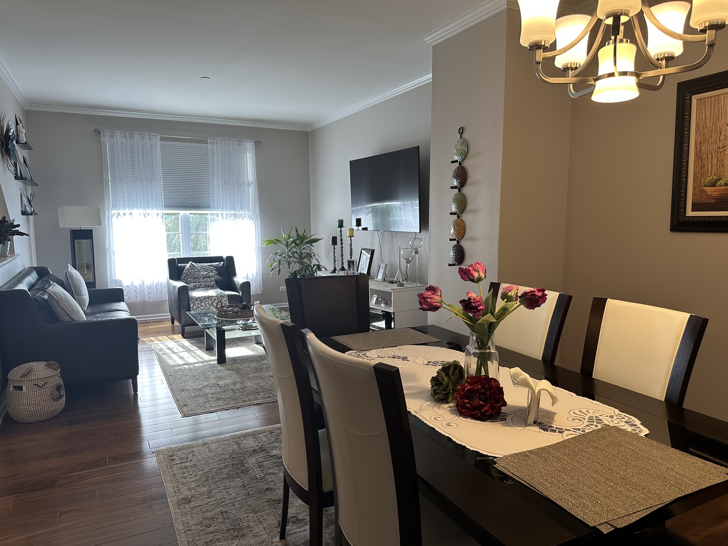 172 N East River Road #R, Des Plaines, IL 60016