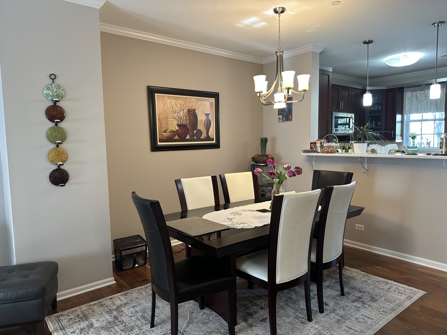 172 N East River Road #R, Des Plaines, IL 60016
