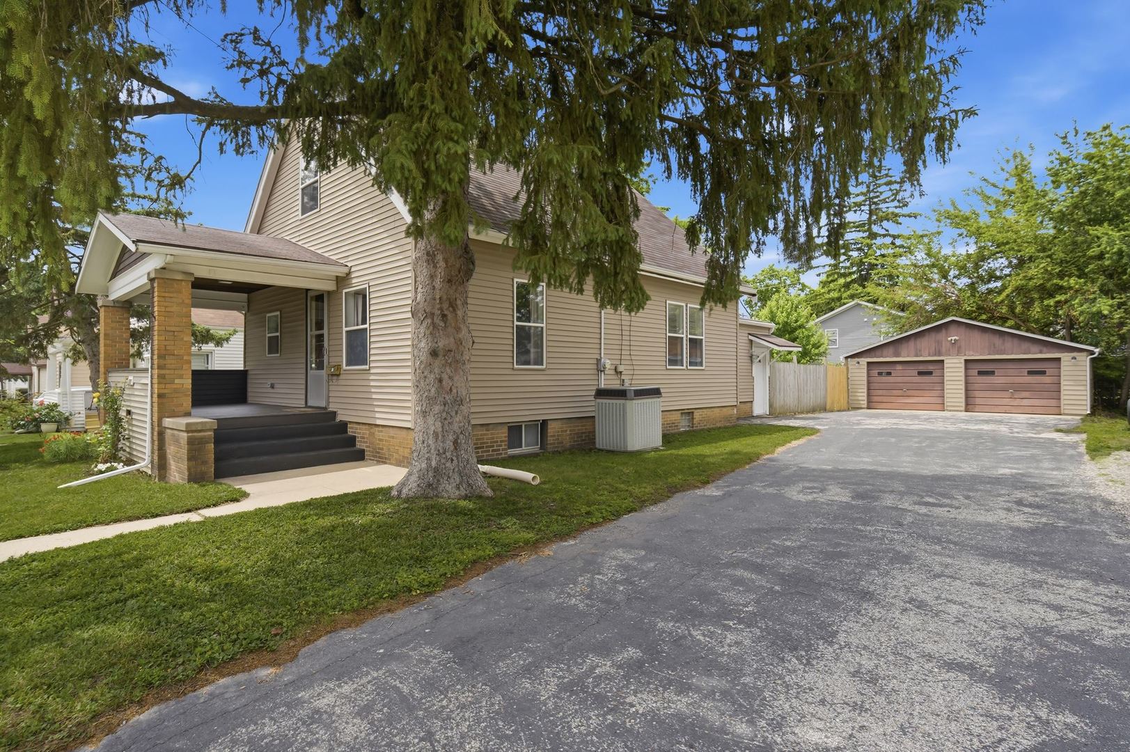 1205 S Lee Street, Bloomington, IL 61701