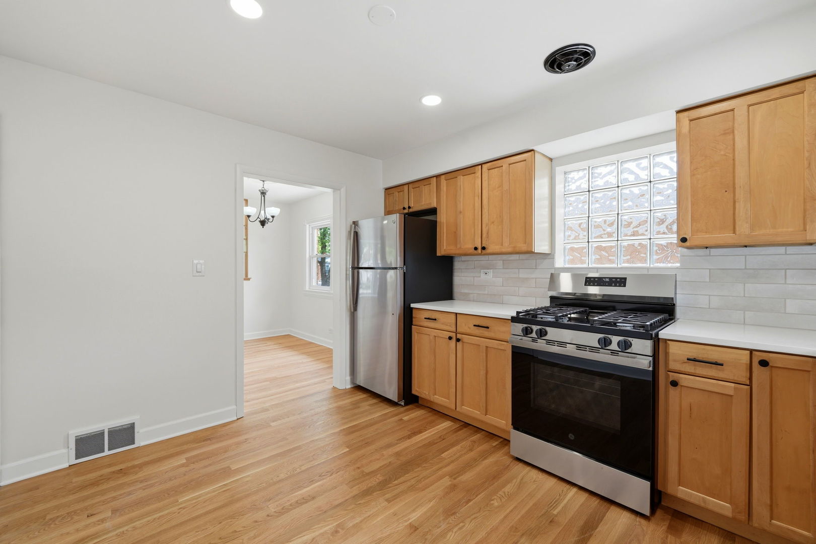 146 S Fremont Street, Palatine, IL 60067