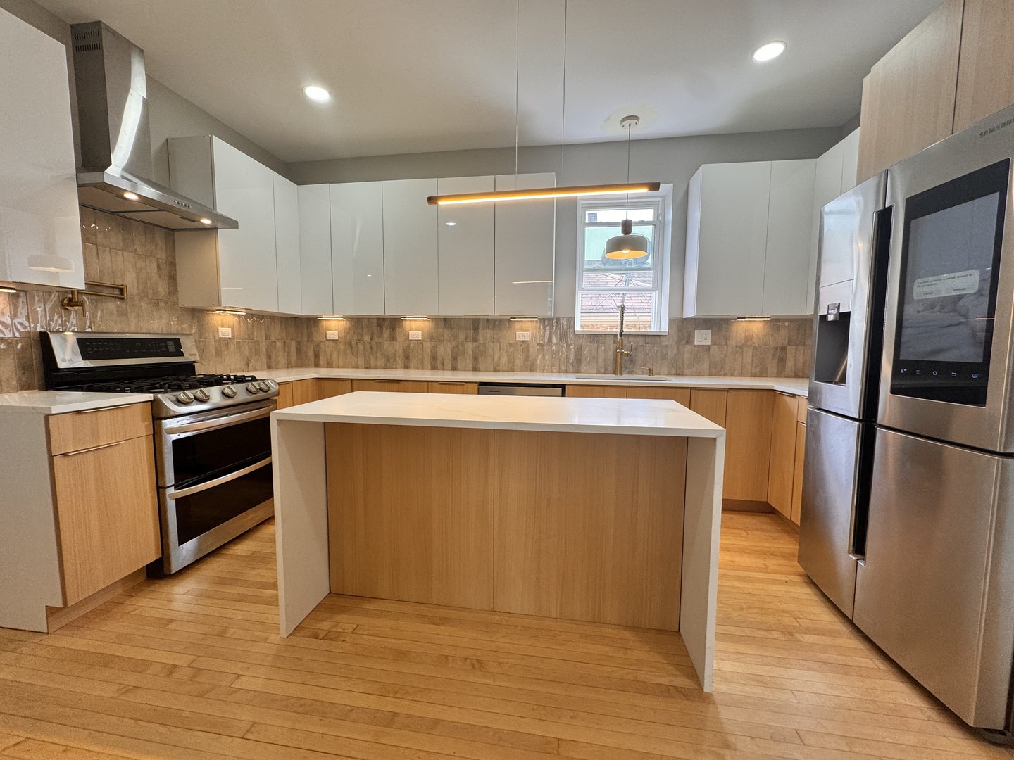 2430 S 57th Avenue, Cicero, IL 60804