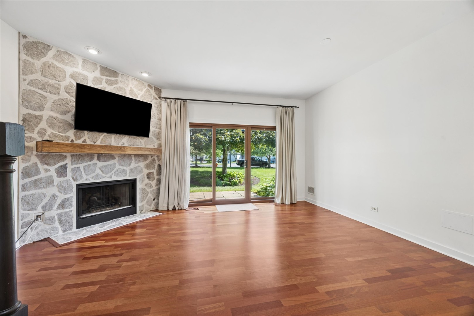 1239 Tennyson Lane #1239, Naperville, IL 60540