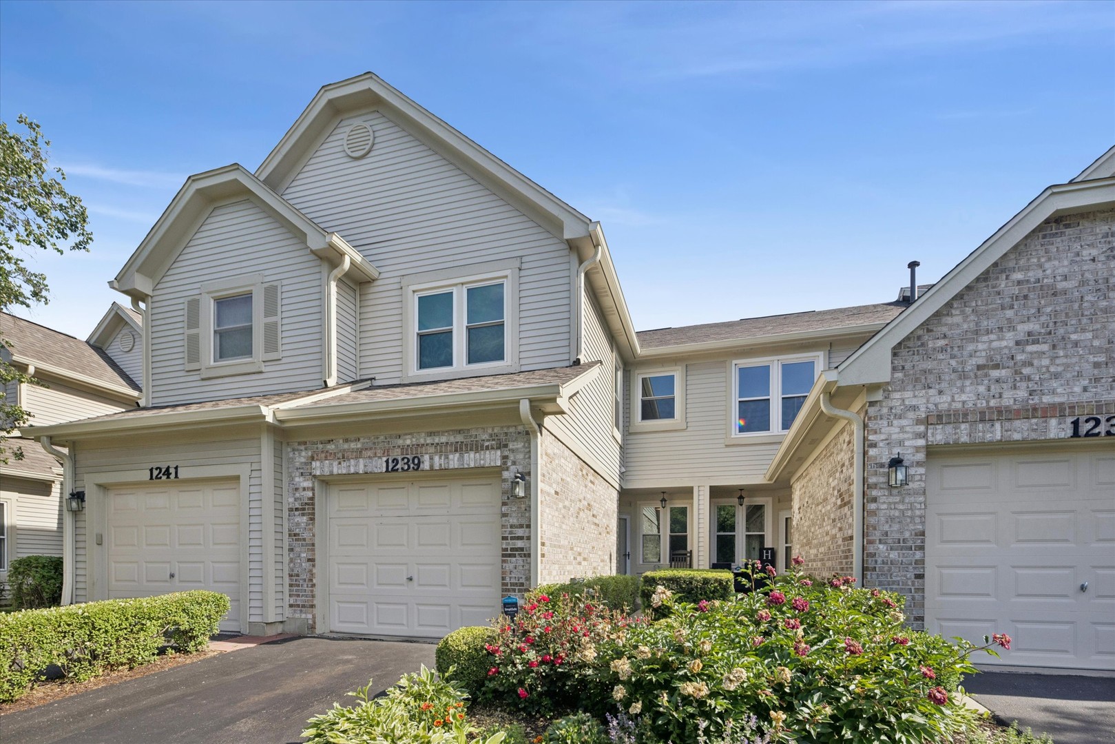 1239 Tennyson Lane #1239, Naperville, IL 60540