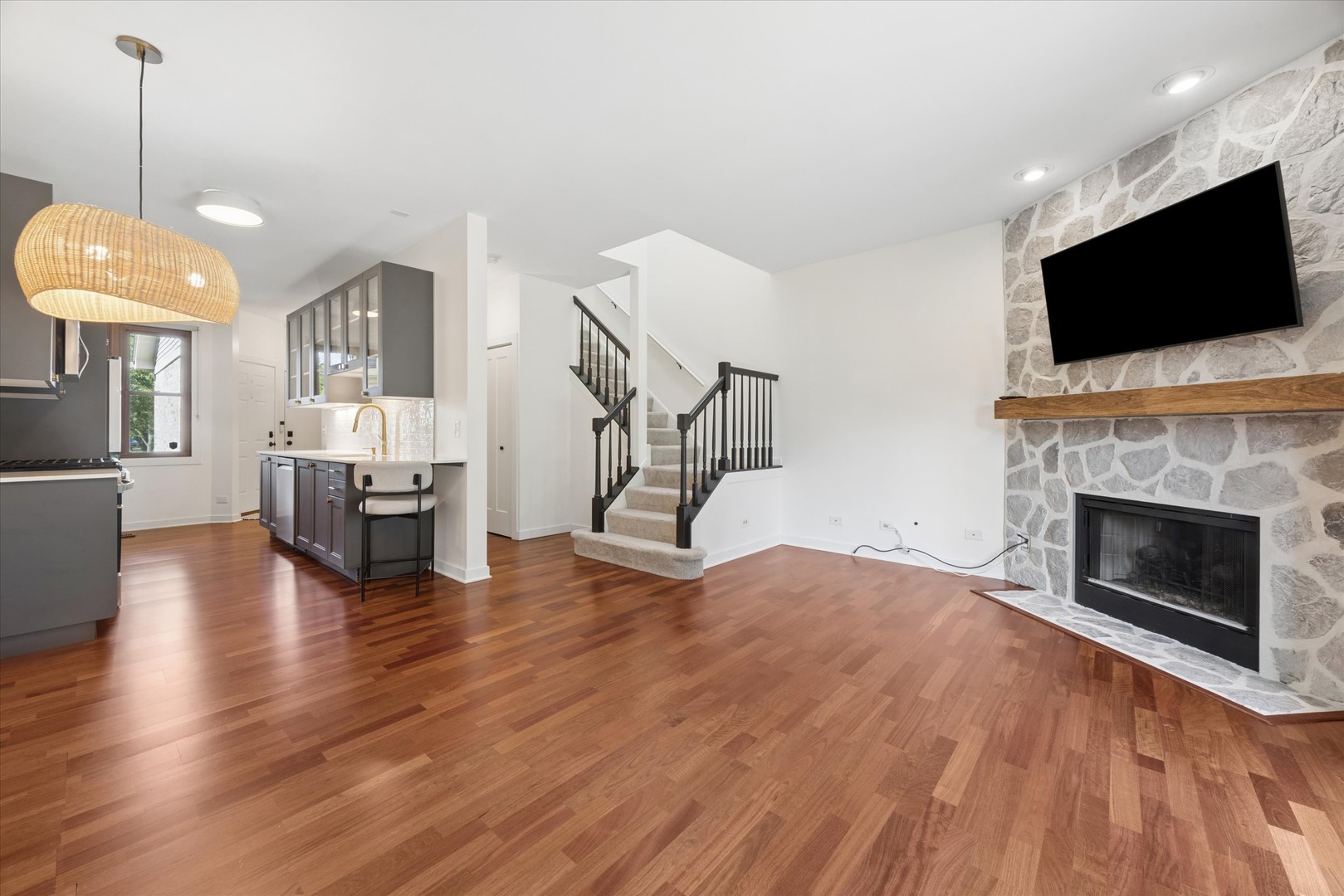 1239 Tennyson Lane #1239, Naperville, IL 60540