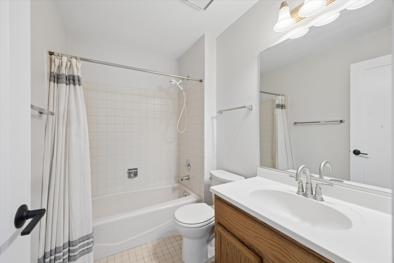 1239 Tennyson Lane #1239, Naperville, IL 60540