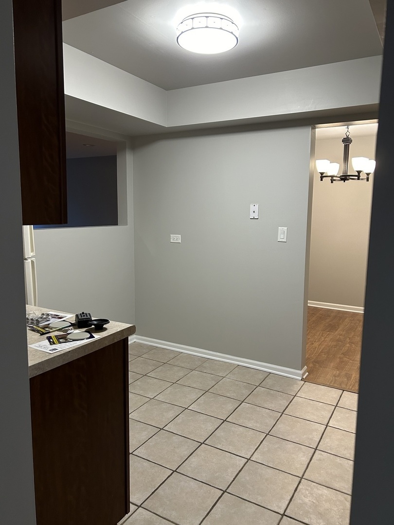 207 W Park Avenue #204, Libertyville, IL 60048