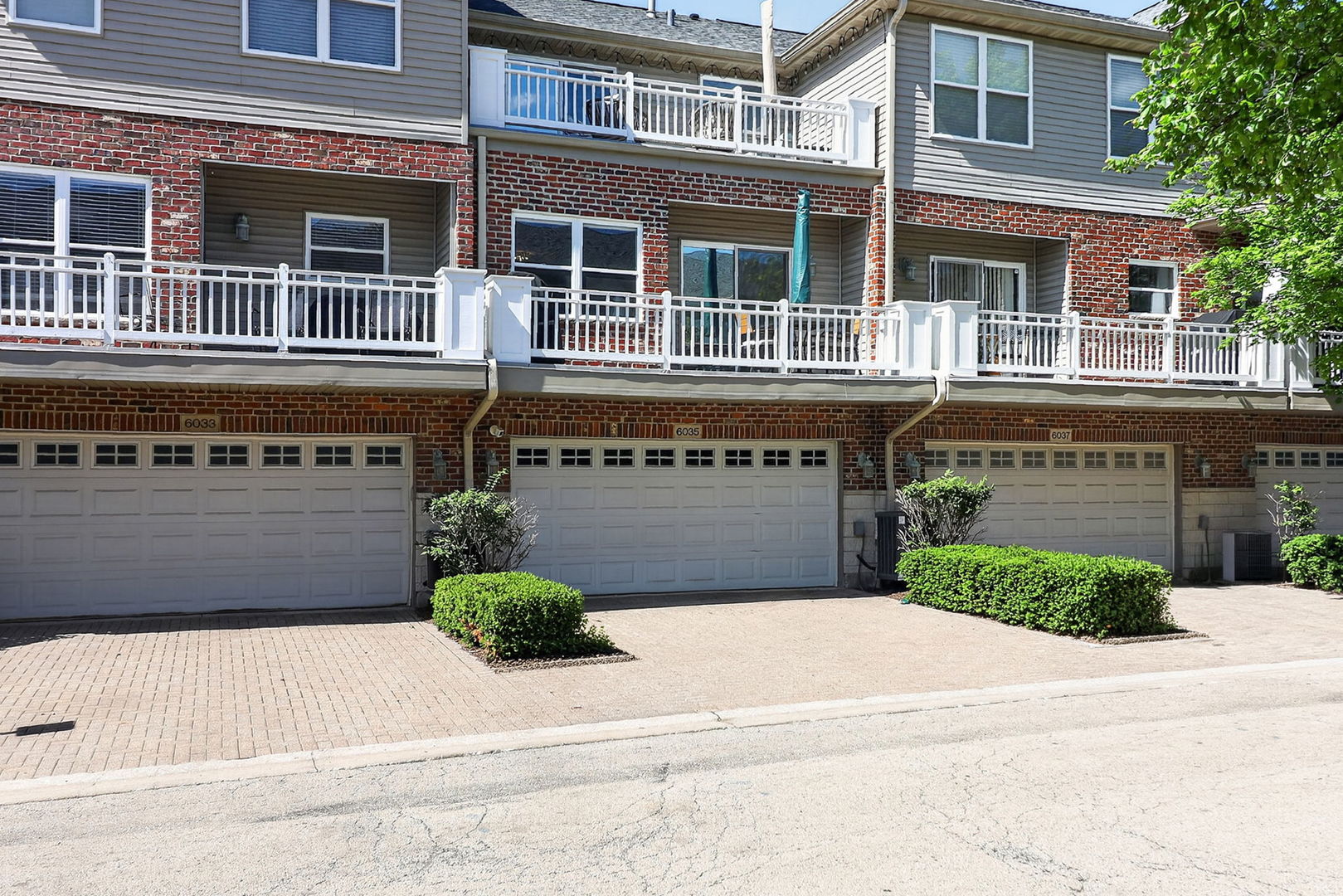 6035 River Bend Drive, Lisle, IL 60532