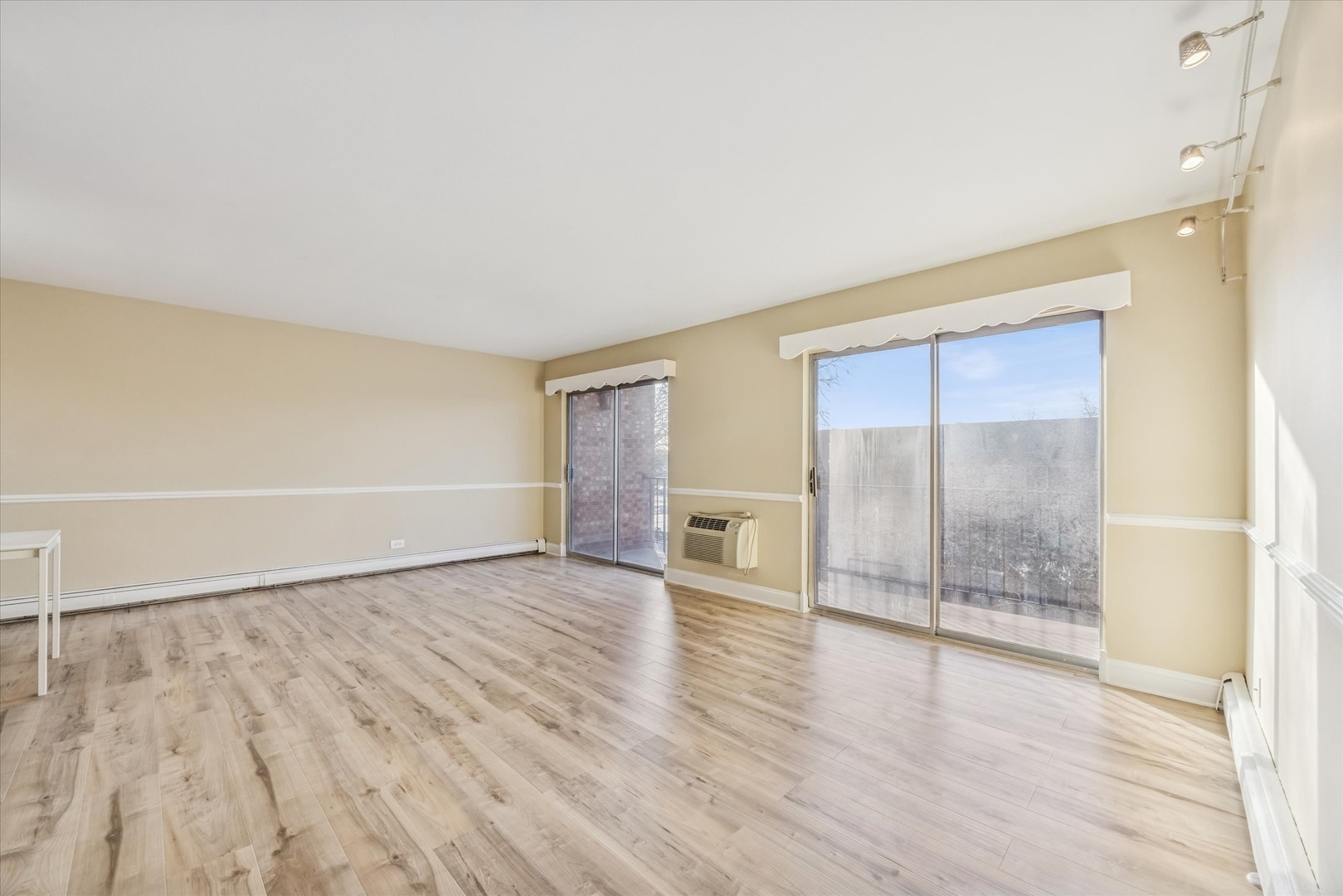 1041 N Mill Street #307, Naperville, IL 60563