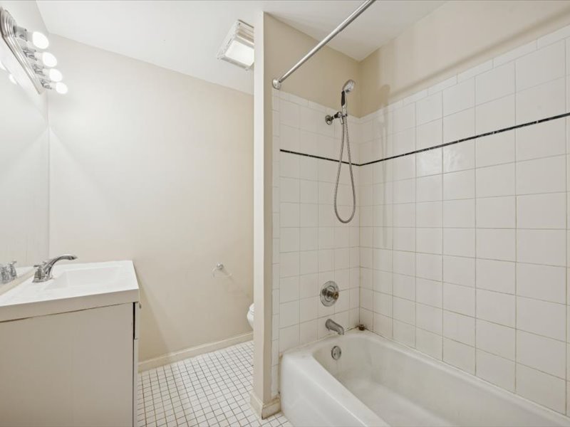 1041 N Mill Street #307, Naperville, IL 60563