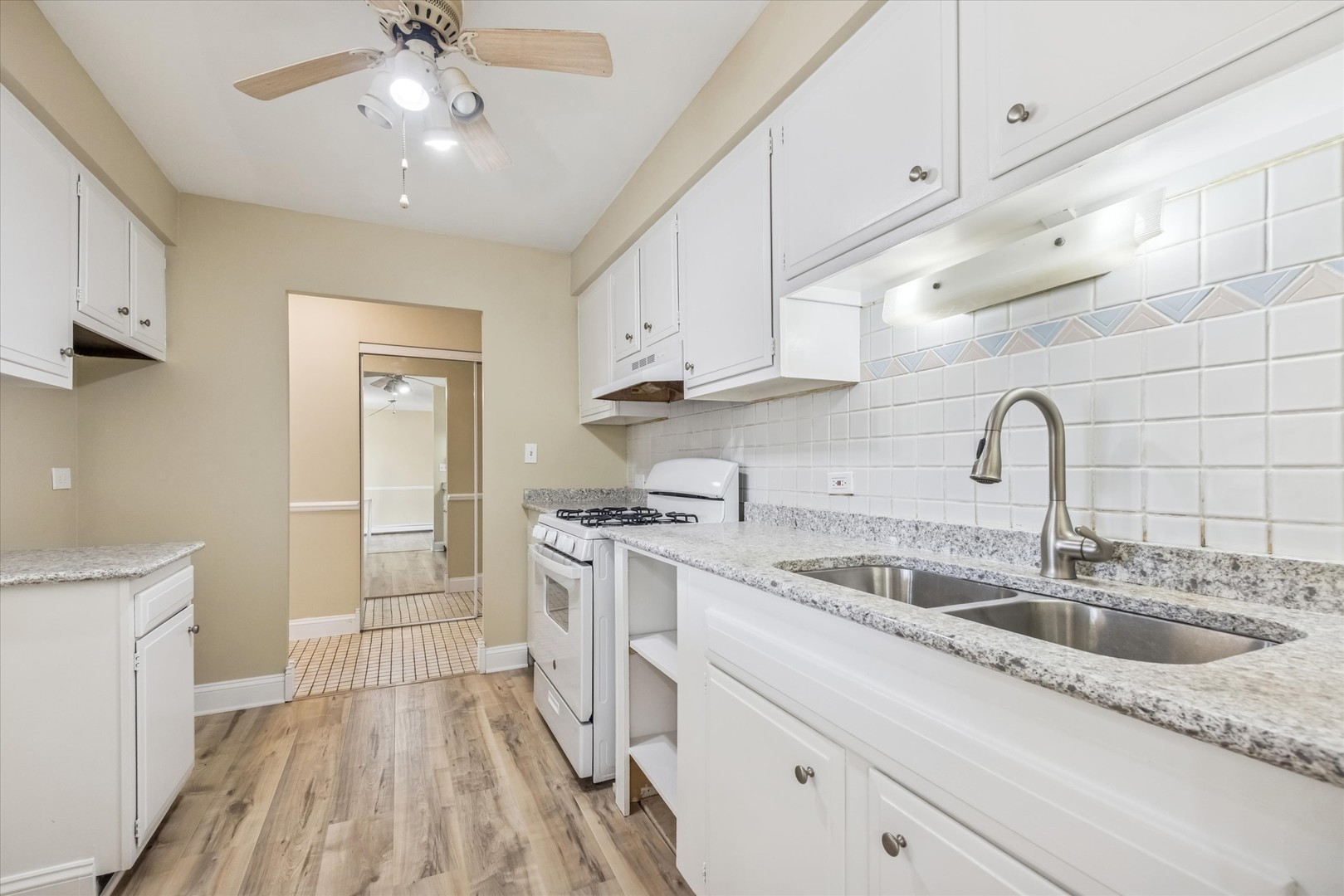 1041 N Mill Street #307, Naperville, IL 60563