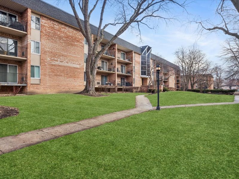 1041 N Mill Street #307, Naperville, IL 60563