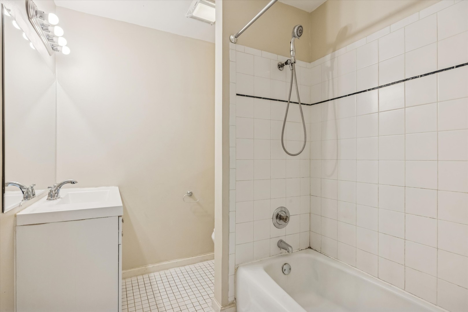 1041 N Mill Street #307, Naperville, IL 60563