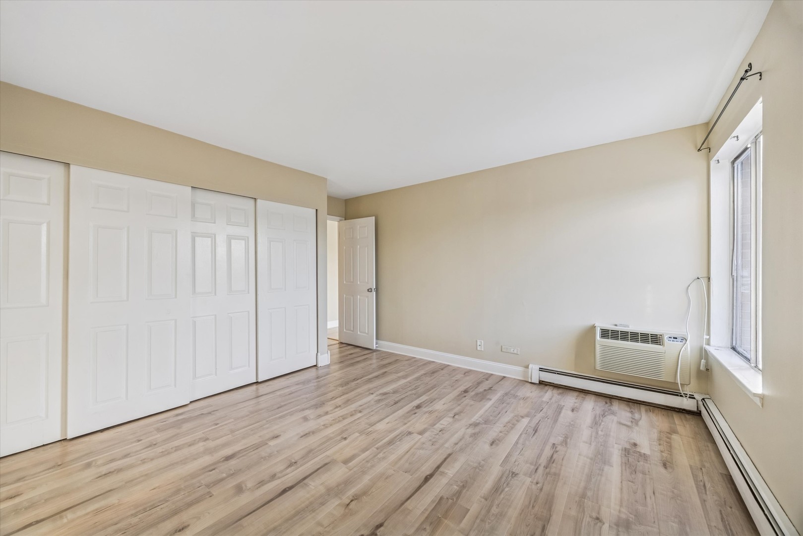 1041 N Mill Street #307, Naperville, IL 60563