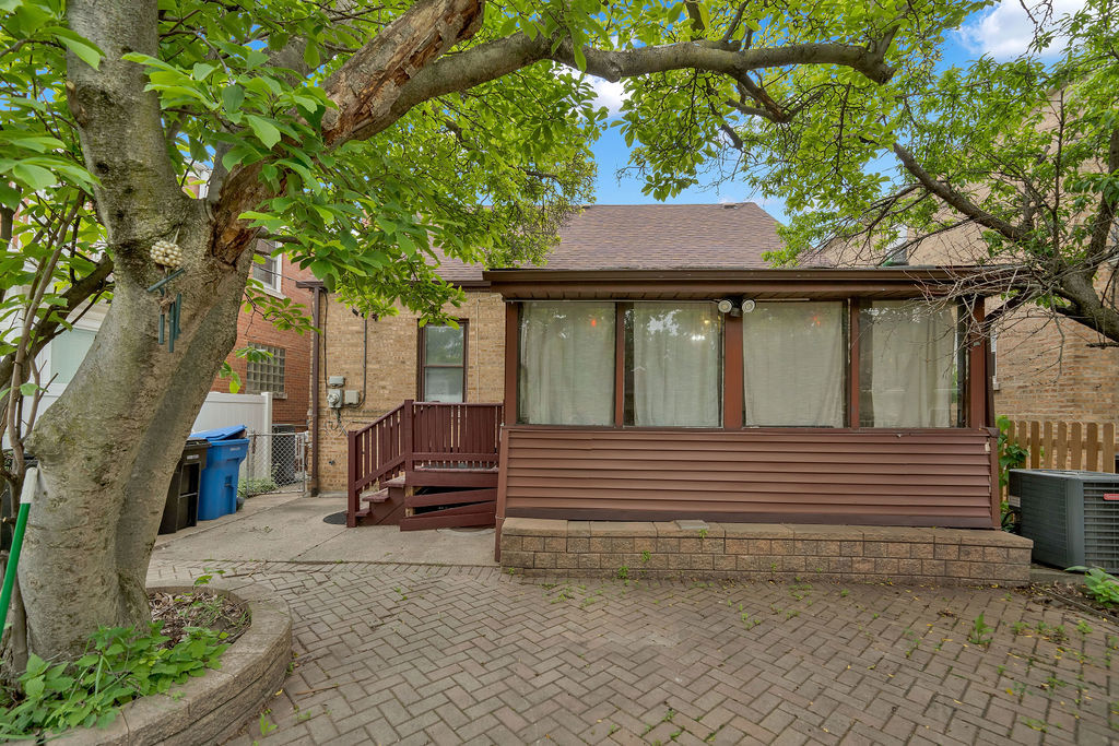6219 N Lenox Avenue, Chicago, IL 60646