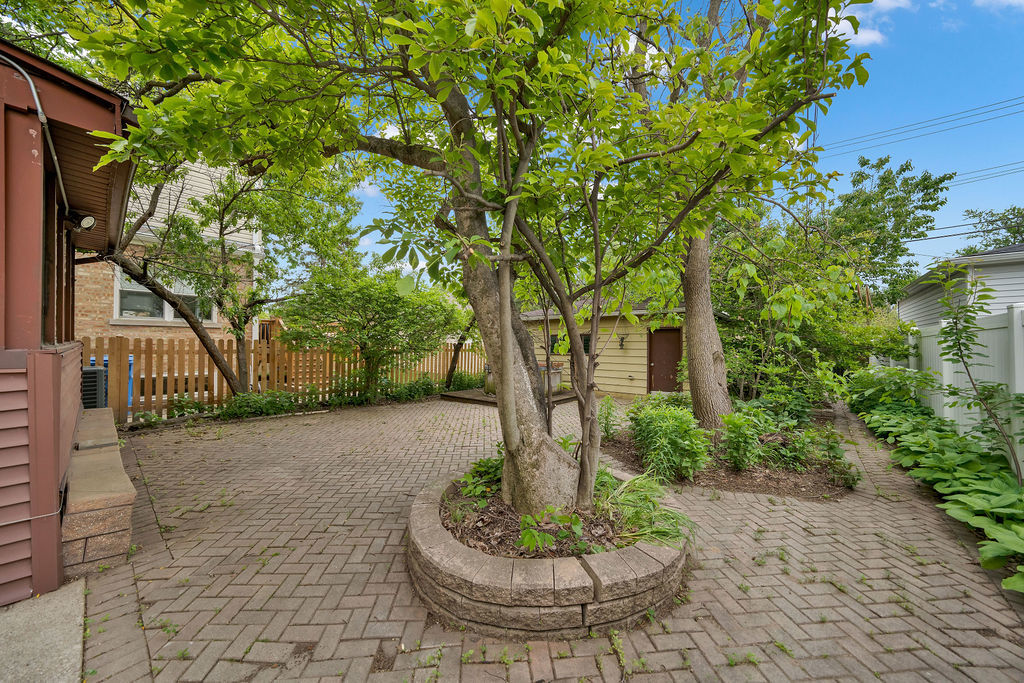 6219 N Lenox Avenue, Chicago, IL 60646