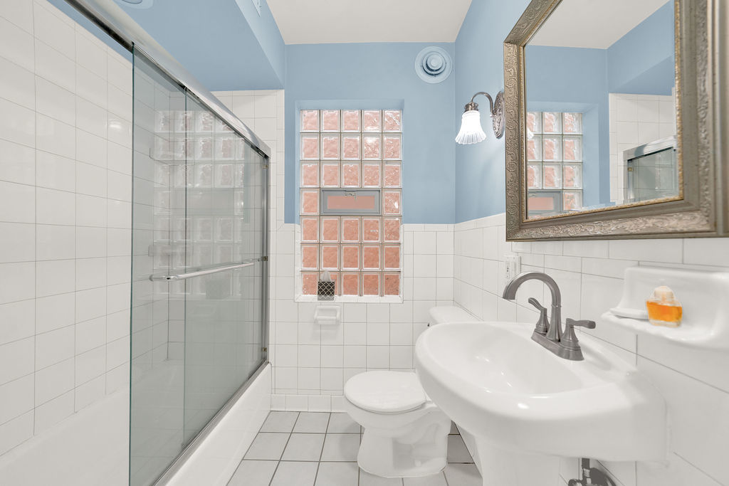 6219 N Lenox Avenue, Chicago, IL 60646