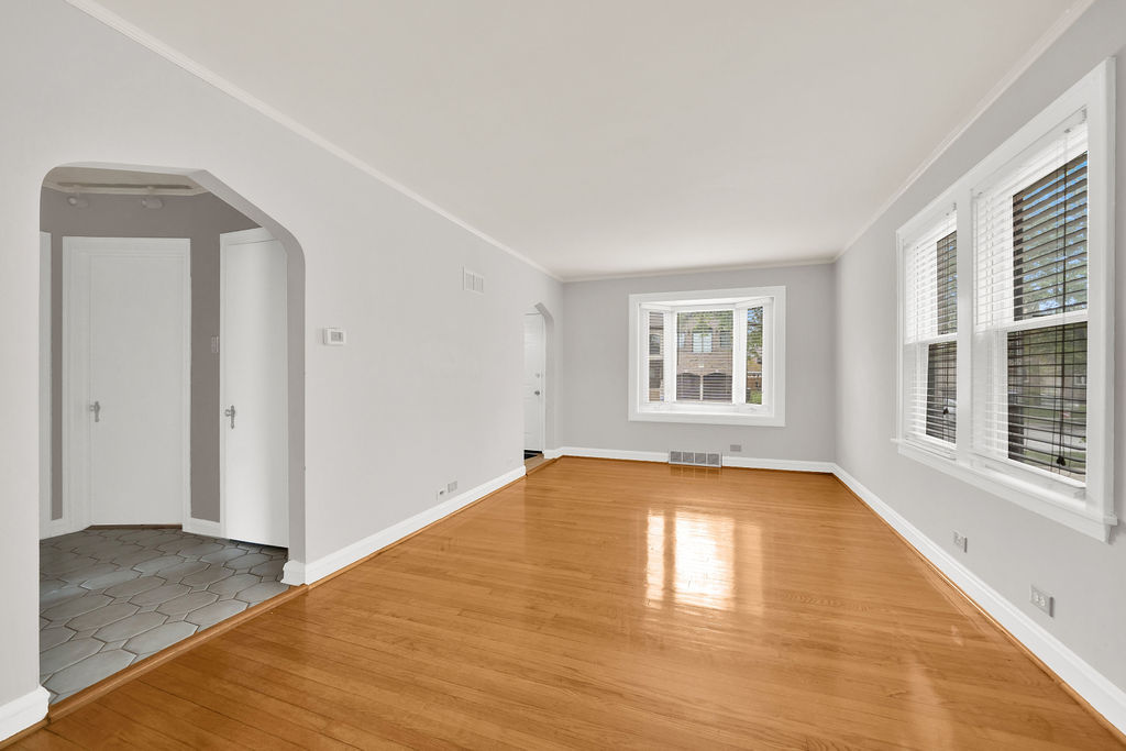 6219 N Lenox Avenue, Chicago, IL 60646