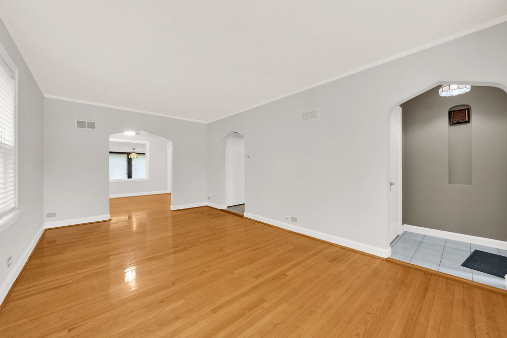 6219 N Lenox Avenue, Chicago, IL 60646