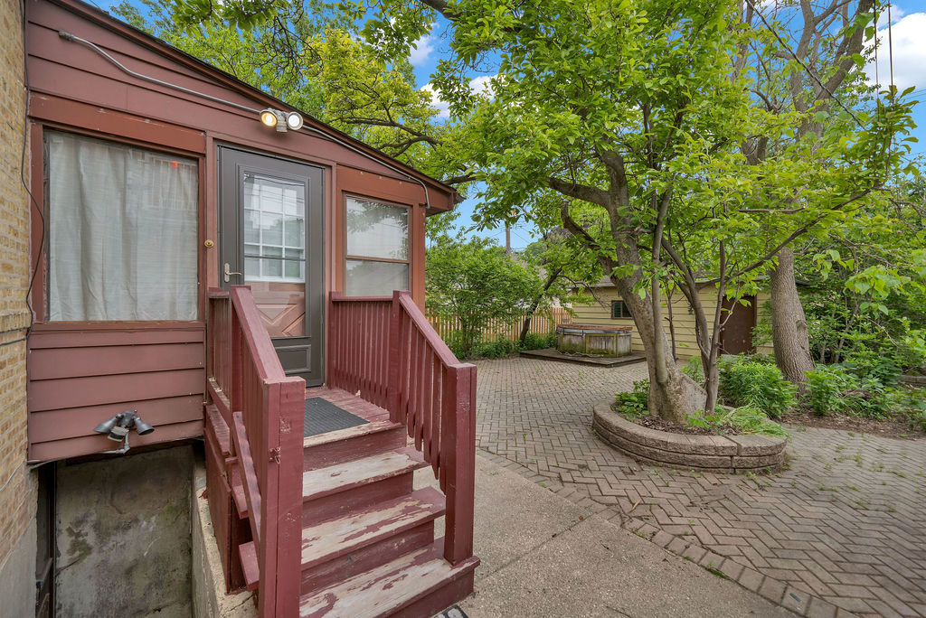 6219 N Lenox Avenue, Chicago, IL 60646