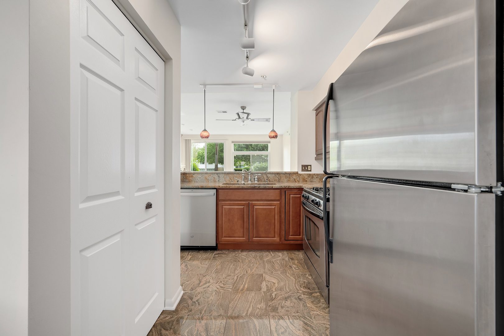 1008 E Wilson Avenue #1008, Lombard, IL 60148