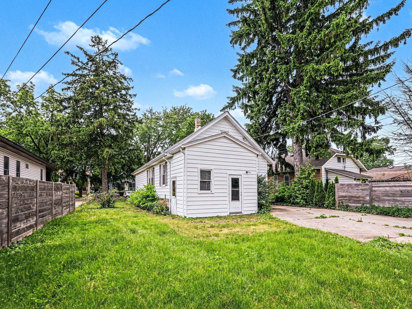 1094 Walter Avenue, Des Plaines, IL 60016