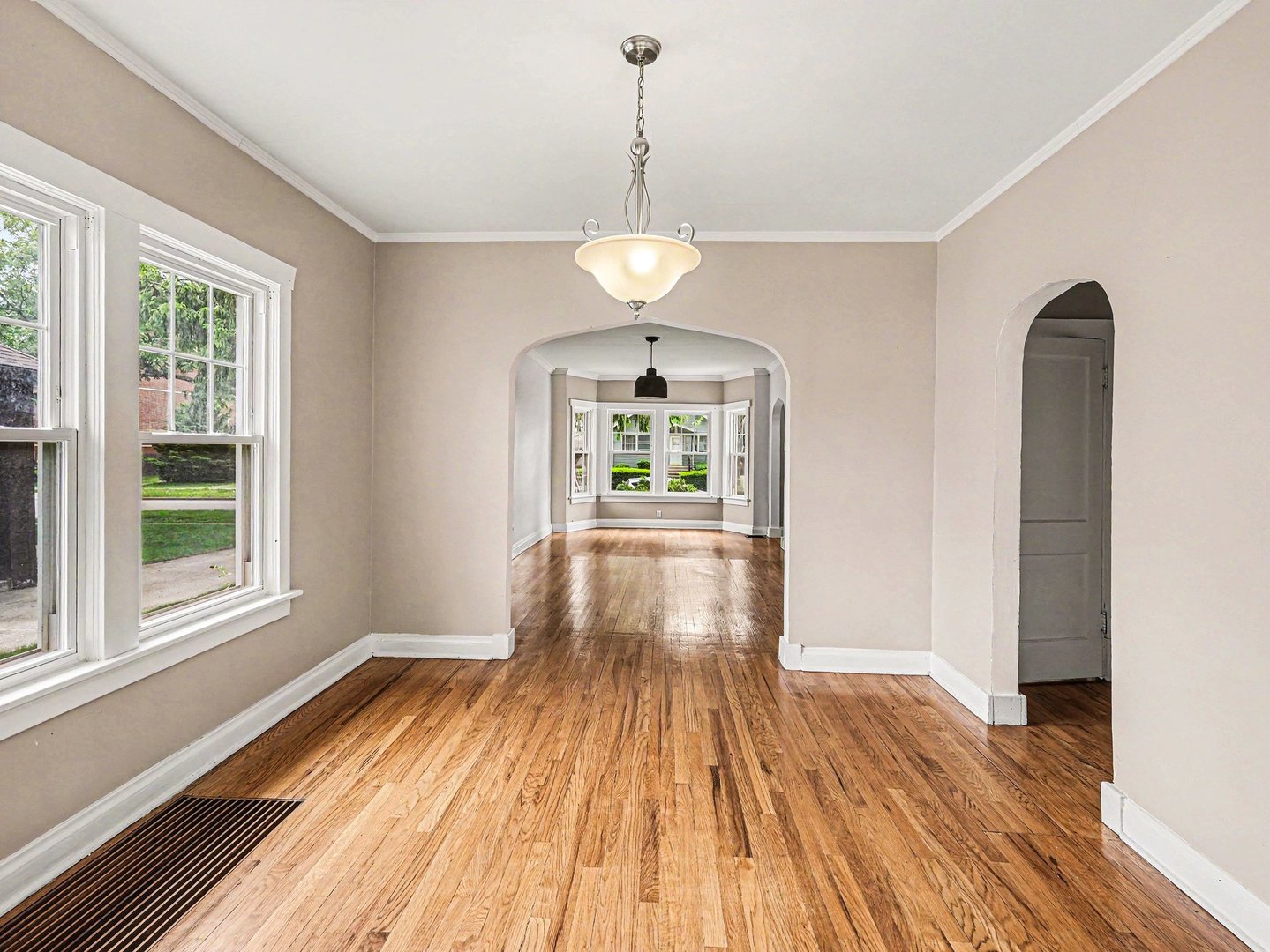 1094 Walter Avenue, Des Plaines, IL 60016