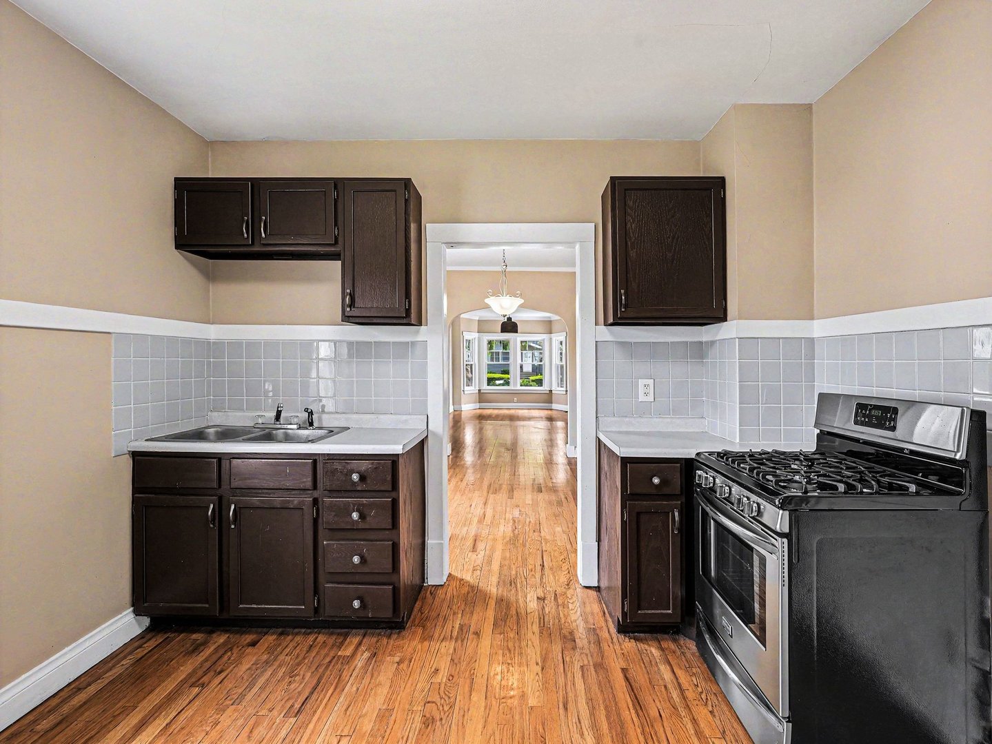 1094 Walter Avenue, Des Plaines, IL 60016