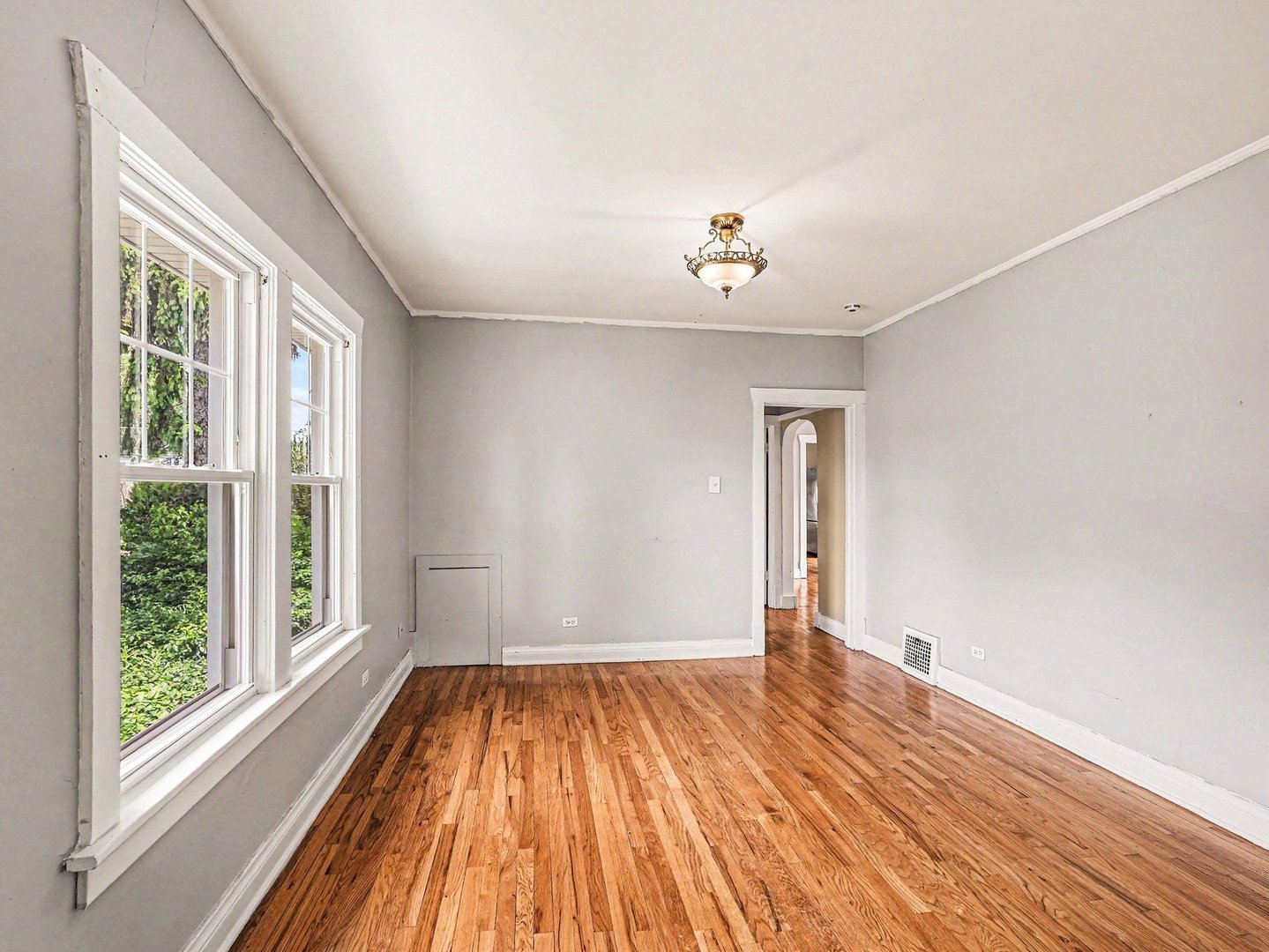 1094 Walter Avenue, Des Plaines, IL 60016