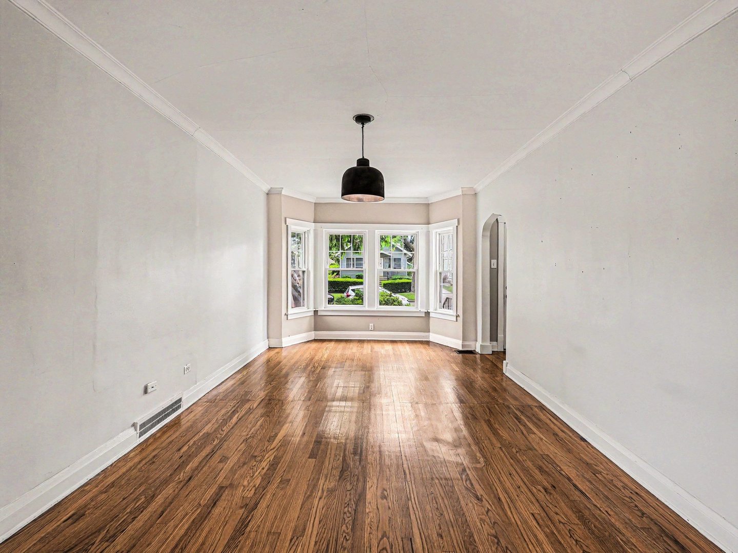1094 Walter Avenue, Des Plaines, IL 60016