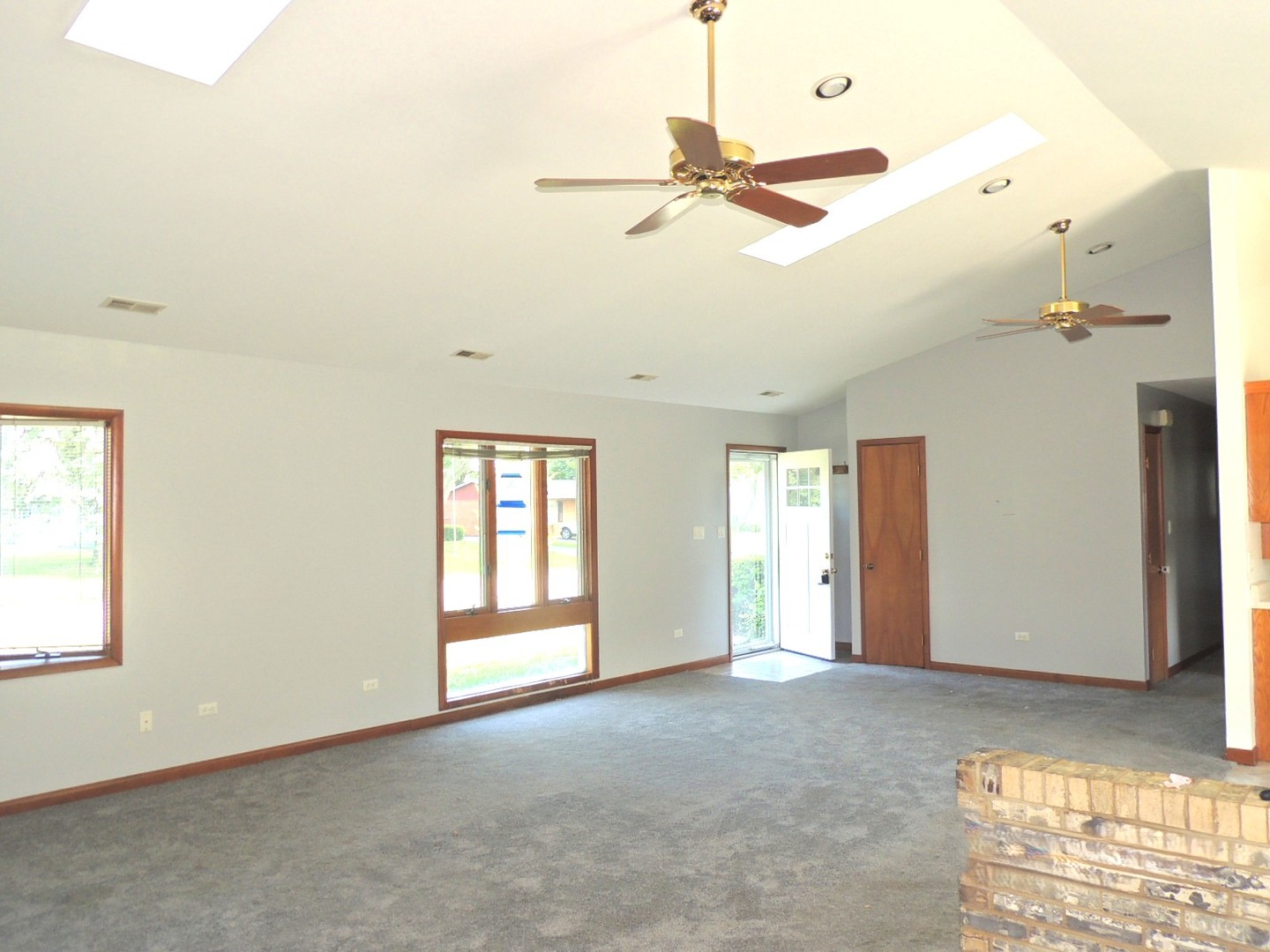 7706 WARWICK Avenue, Darien, IL 60561