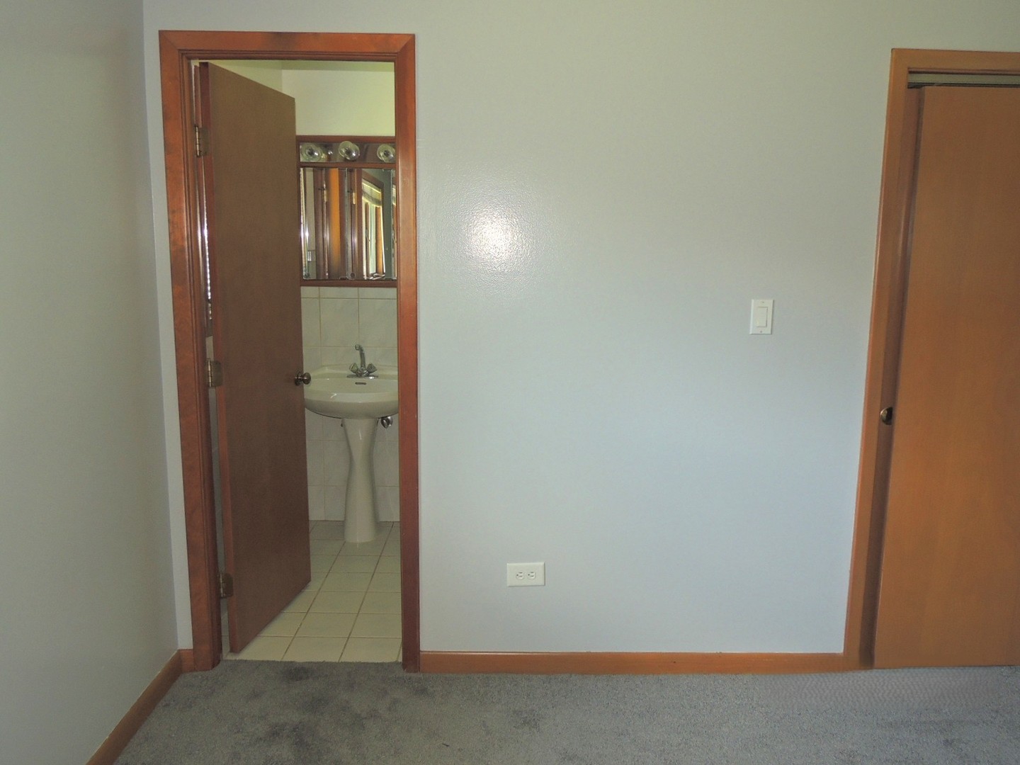 7706 WARWICK Avenue, Darien, IL 60561