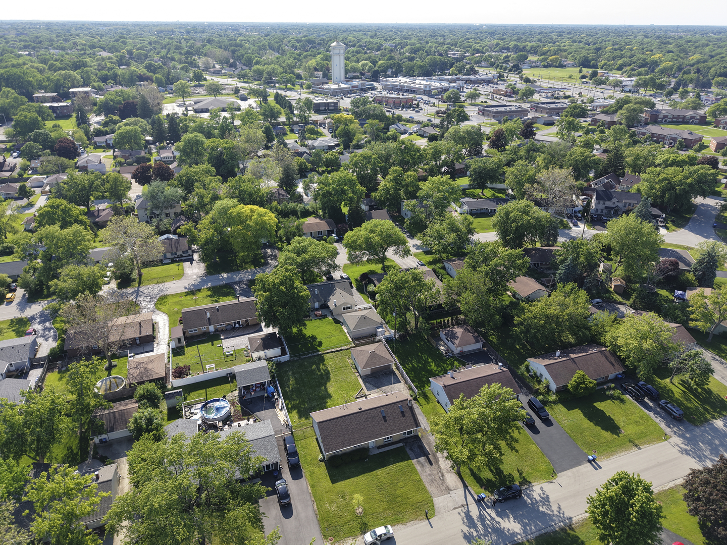 7706 WARWICK Avenue, Darien, IL 60561