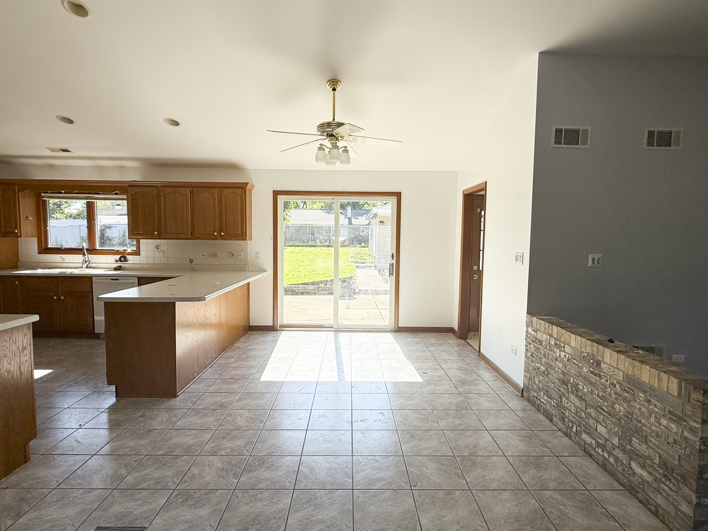 7706 WARWICK Avenue, Darien, IL 60561