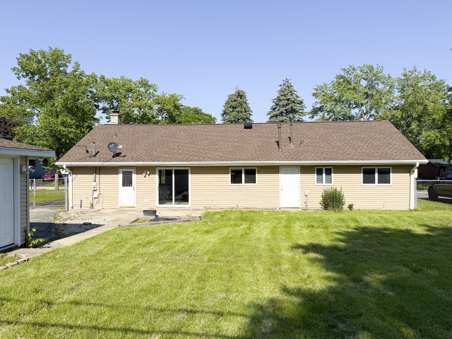 7706 WARWICK Avenue, Darien, IL 60561