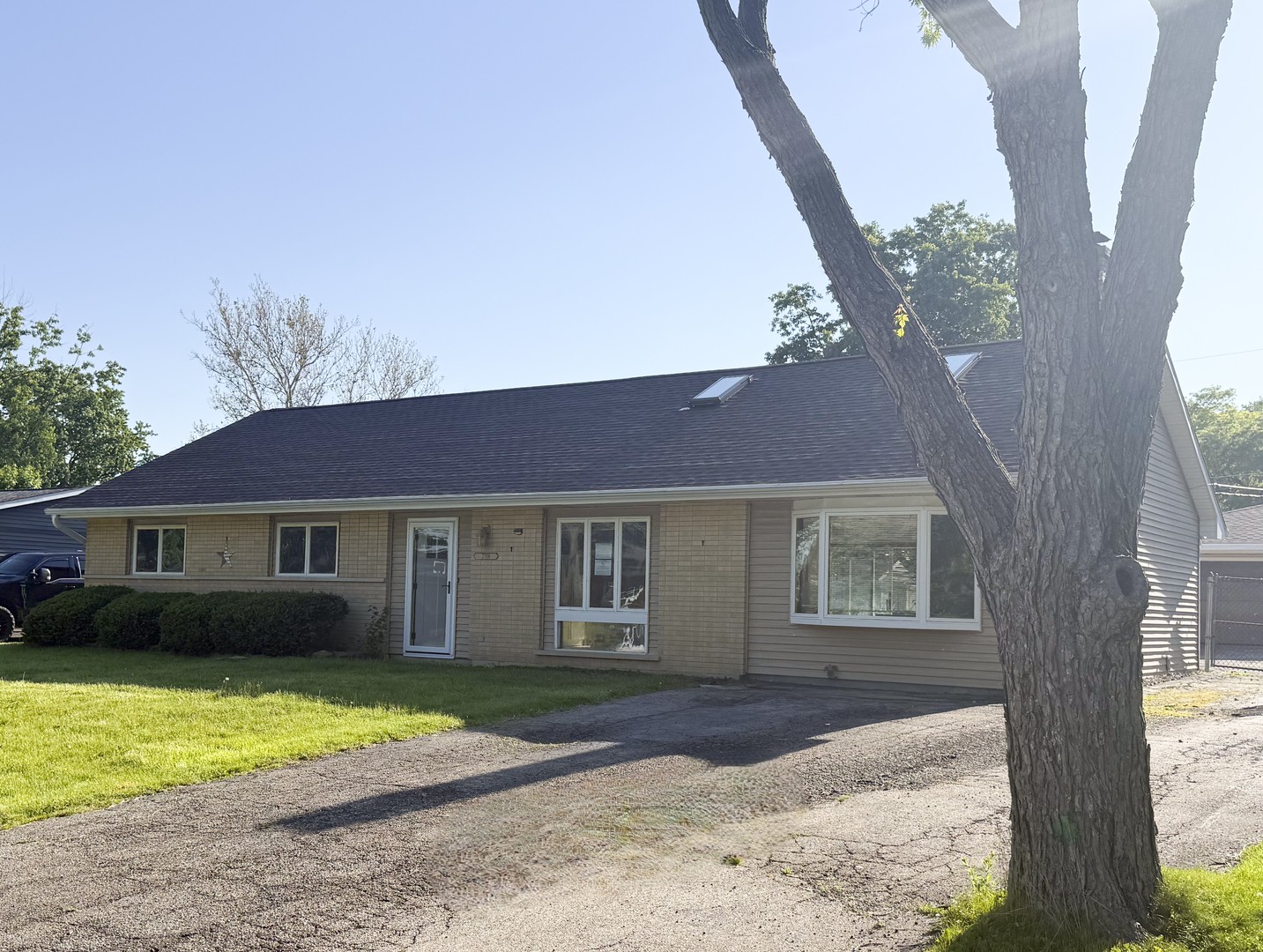 7706 WARWICK Avenue, Darien, IL 60561
