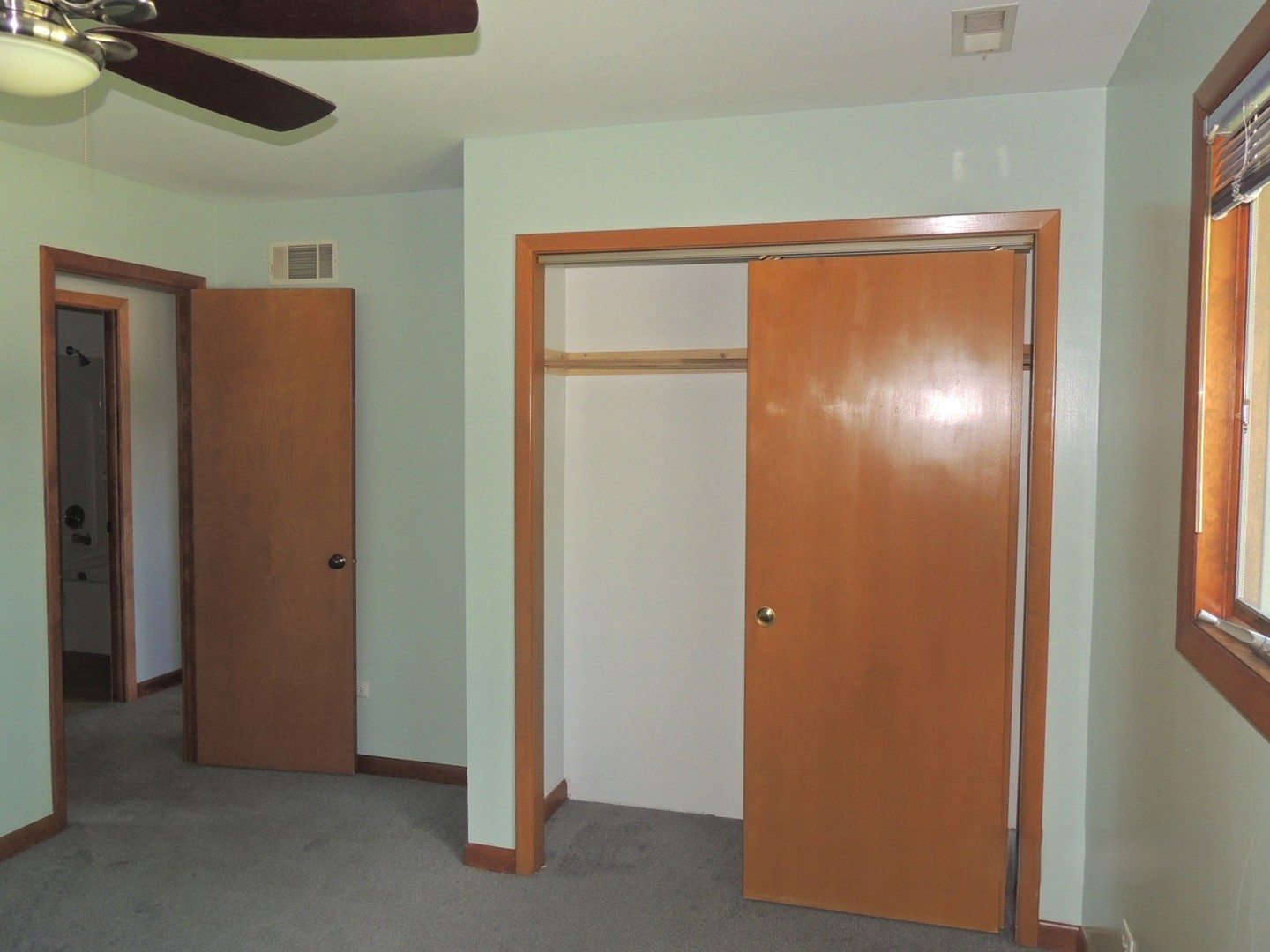7706 WARWICK Avenue, Darien, IL 60561