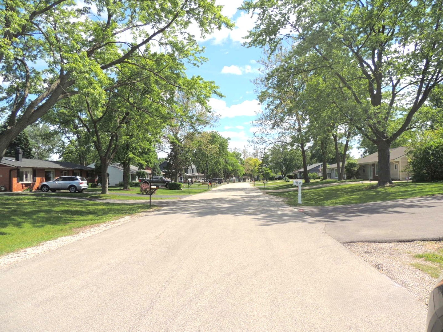 7706 WARWICK Avenue, Darien, IL 60561