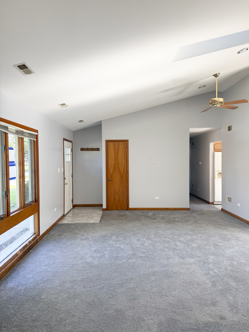 7706 WARWICK Avenue, Darien, IL 60561