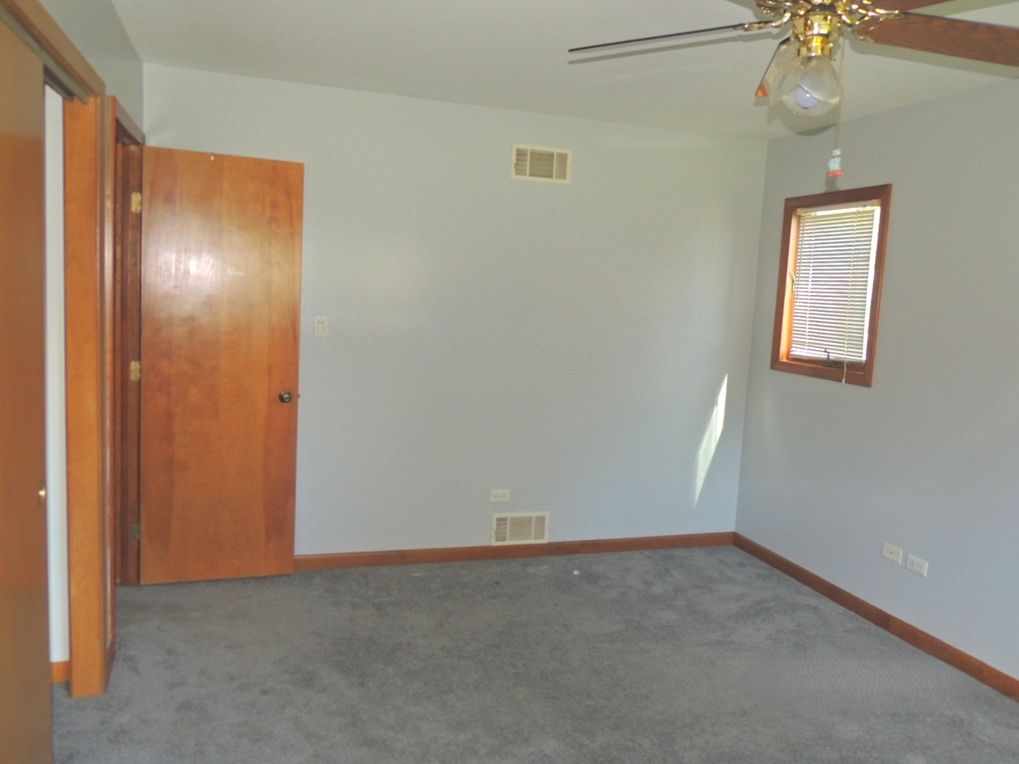 7706 WARWICK Avenue, Darien, IL 60561