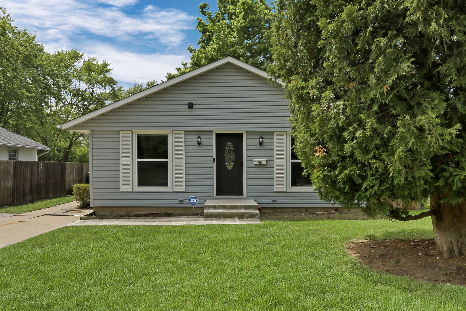 1910 Gabriel Avenue, Zion, IL 60099
